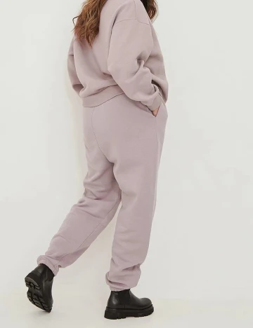 Pantaloni NA-KD Plus Size, mov