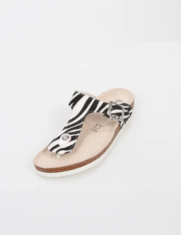 Slapi Too Bizzy by Bristol, animal print, 35