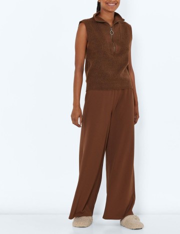 
						Vesta Noisy May, maro