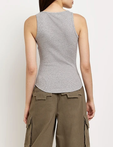 Maiou River Island, gri