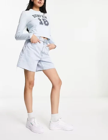 Pantaloni scurti Stradivarius, albastru deschis Albastru