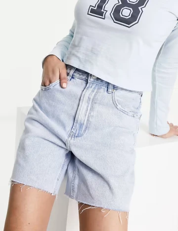 Pantaloni scurti Stradivarius, albastru deschis Albastru