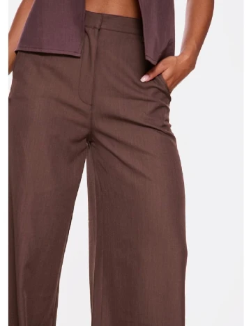 Pantaloni PRETTYLITTLETHING, maro Maro