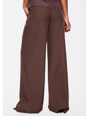 Pantaloni PRETTYLITTLETHING, maro Maro