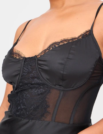 Rochie medie PRETTYLITTLETHING Plus Size, negru Negru
