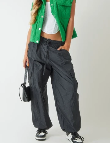Pantaloni PRETTYLITTLETHING, negru Negru