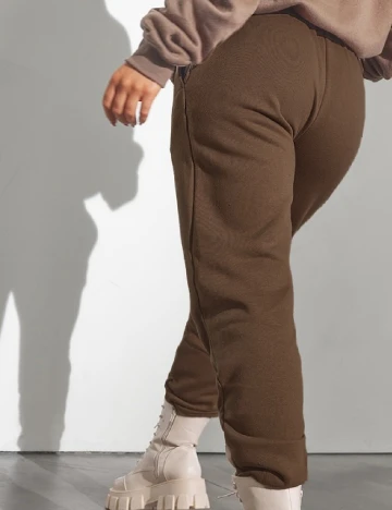 Pantaloni Boohoo, maro