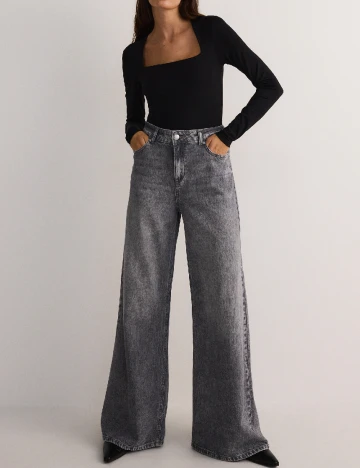 Body Reserved, negru Negru