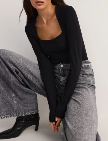Body Reserved, negru Negru