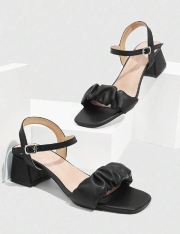 
						Sandale Cuccoo, negru