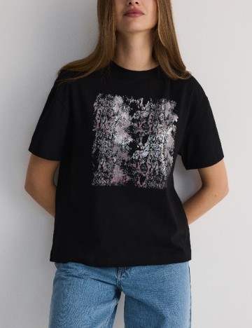 
						Tricou Reserved, negru