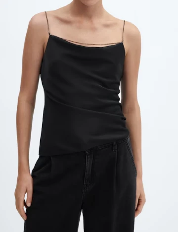 Maiou Mango, negru