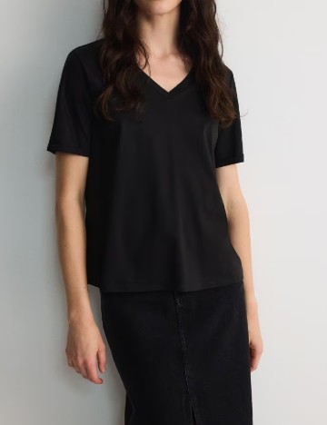 
						Tricou Reserved, negru
