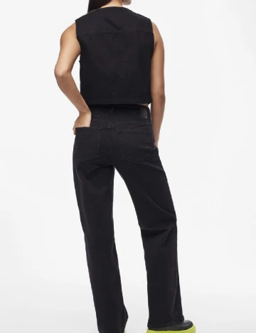 Vesta Pieces, negru