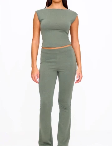 Top PRETTYLITTLETHING, verde Verde
