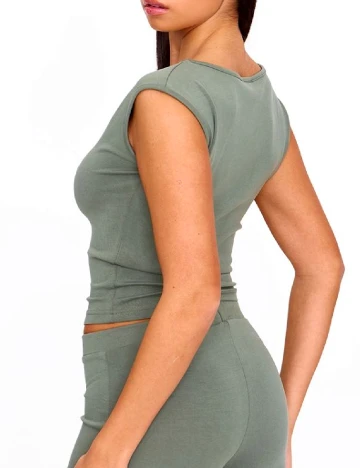 Top PRETTYLITTLETHING, verde Verde