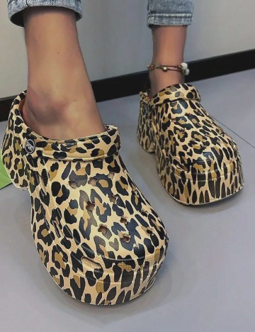 
						Saboti SHEIN, animal print