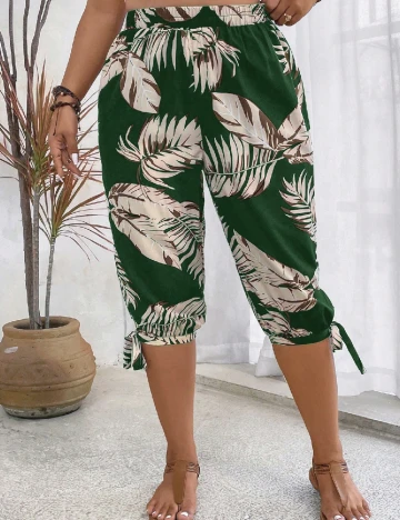 Pantaloni scurti SHEIN CURVE, verde