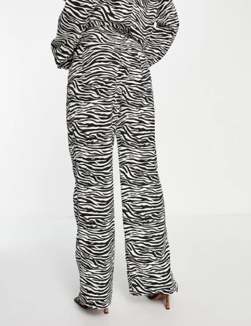 Pantaloni Kaiia, alb/negru