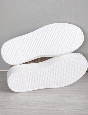 Adidasi SHEIN, maro