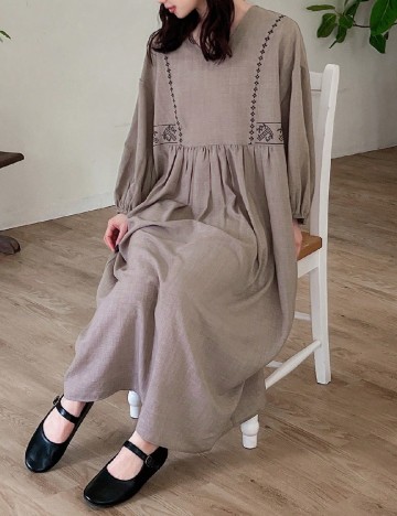 
						Rochie lunga Friful, maro
