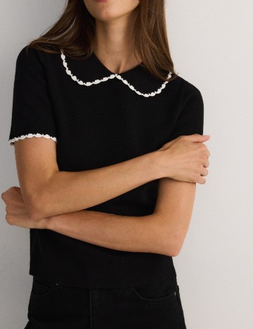 
						Tricou Reserved, negru