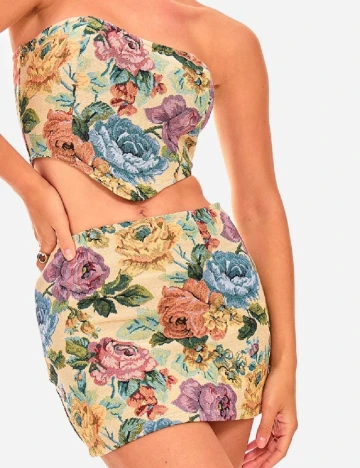 Top PRETTYLITTLETHING, floral print Floral print