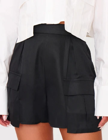 Pantaloni scurti PRETTYLITTLETHING, negru