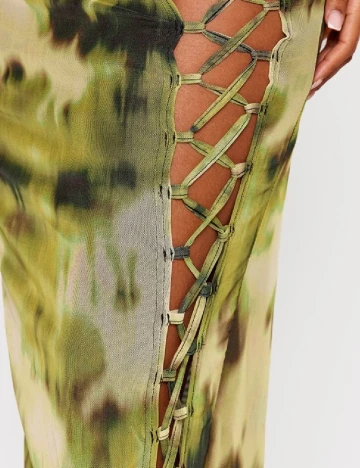Fusta PRETTYLITTLETHING, verde