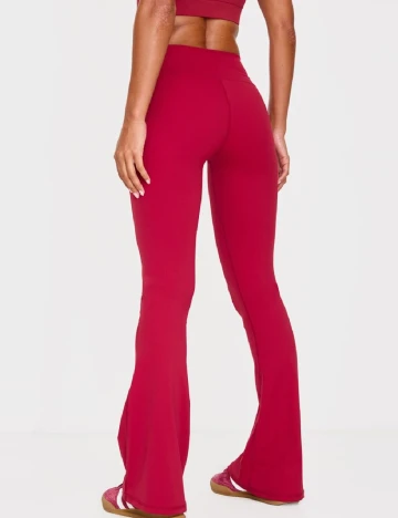 Pantaloni PRETTYLITTLETHING, rosu