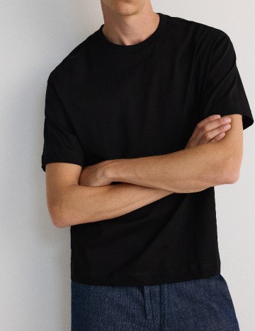 
						Tricou Reserved, negru
