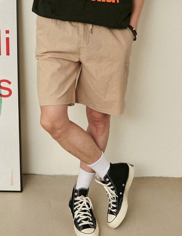 
						Pantaloni scurti SHEIN, crem