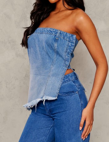 
						Top PRETTYLITTLETHING, albastru