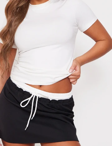Fusta PRETTYLITTLETHING, negru