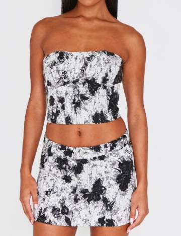 
						Top PRETTYLITTLETHING, alb/negru