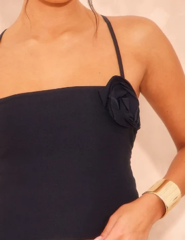 Top PRETTYLITTLETHING, negru
