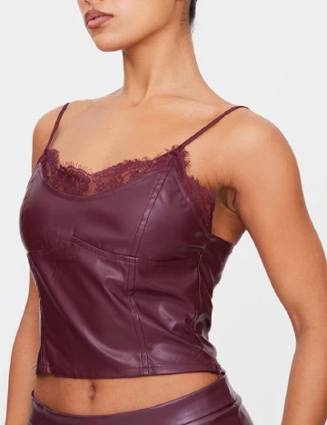 Top PRETTYLITTLETHING, visiniu Rosu