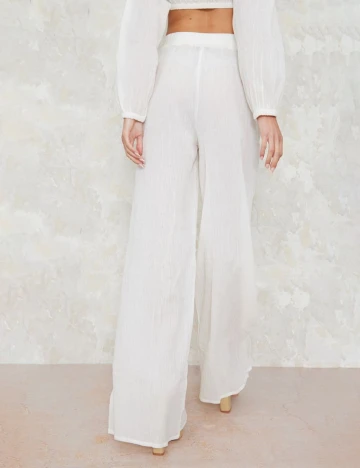 Pantaloni PRETTYLITTLETHING, alb Alb