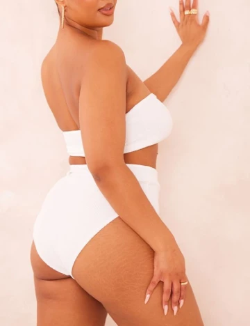 Sutien de baie PrettyLittleThing Plus Size, alb Alb