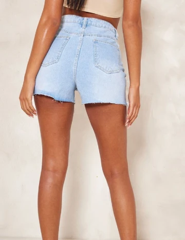 Pantaloni scurti PRETTYLITTLETHING, albastru Albastru