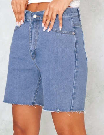 Pantaloni scurti PRETTYLITTLETHING, albastru Albastru