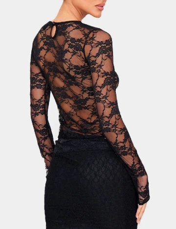 Top PRETTYLITTLETHING, negru Negru