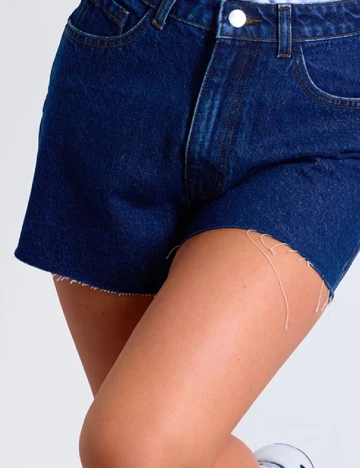 Pantaloni scurti PRETTYLITTLETHING, bleumarin Albastru