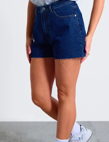 Pantaloni scurti PRETTYLITTLETHING, bleumarin Albastru