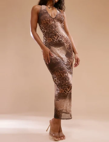 Rochie lunga PRETTYLITTLETHING, maro Maro