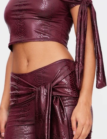 Top PRETTYLITTLETHING, visiniu Rosu