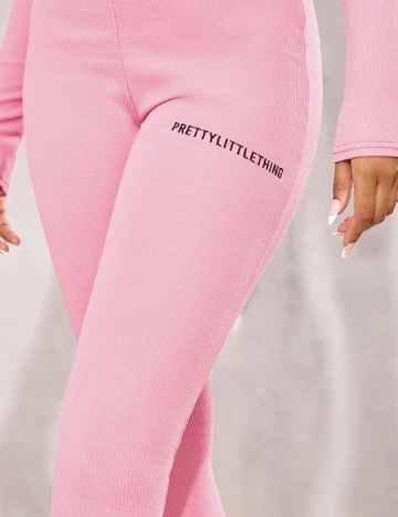 Pantaloni PRETTYLITTLETHING, roz