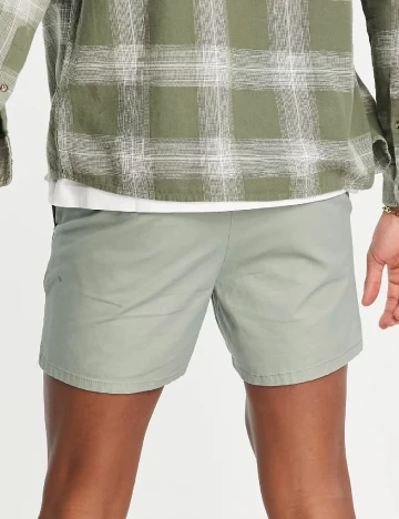 Pantaloni scurti ASOS, verde deschis Verde