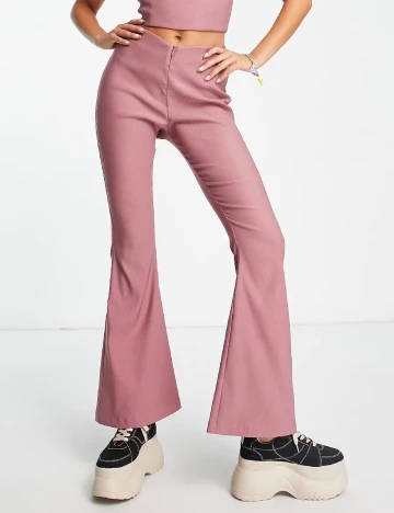 Pantaloni COLLUSION, roz pudra Roz