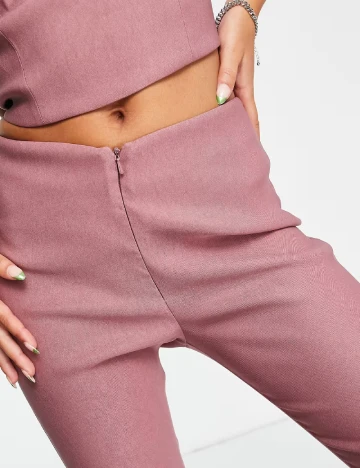 Pantaloni COLLUSION, roz pudra Roz